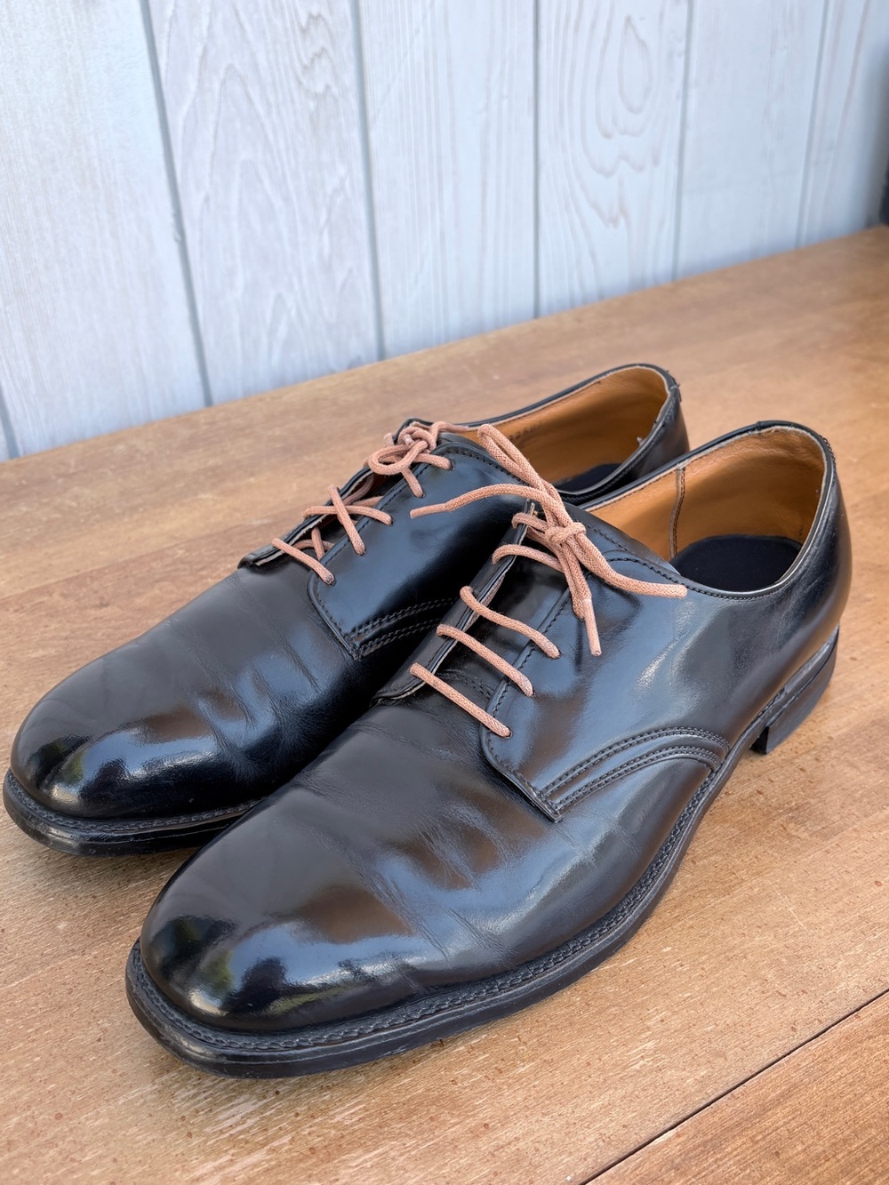 Red Wing Shoes Black Leather Derby Shoes with Tan Laces